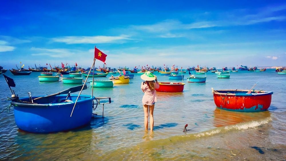 Khung cảnh nhộn nhịp đầy sắc màu tại làng chài Mũi Né